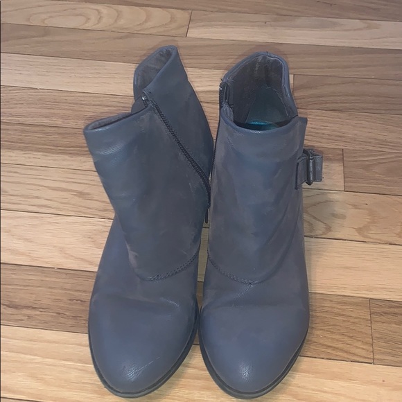 Heeled boots - Picture 2 of 3